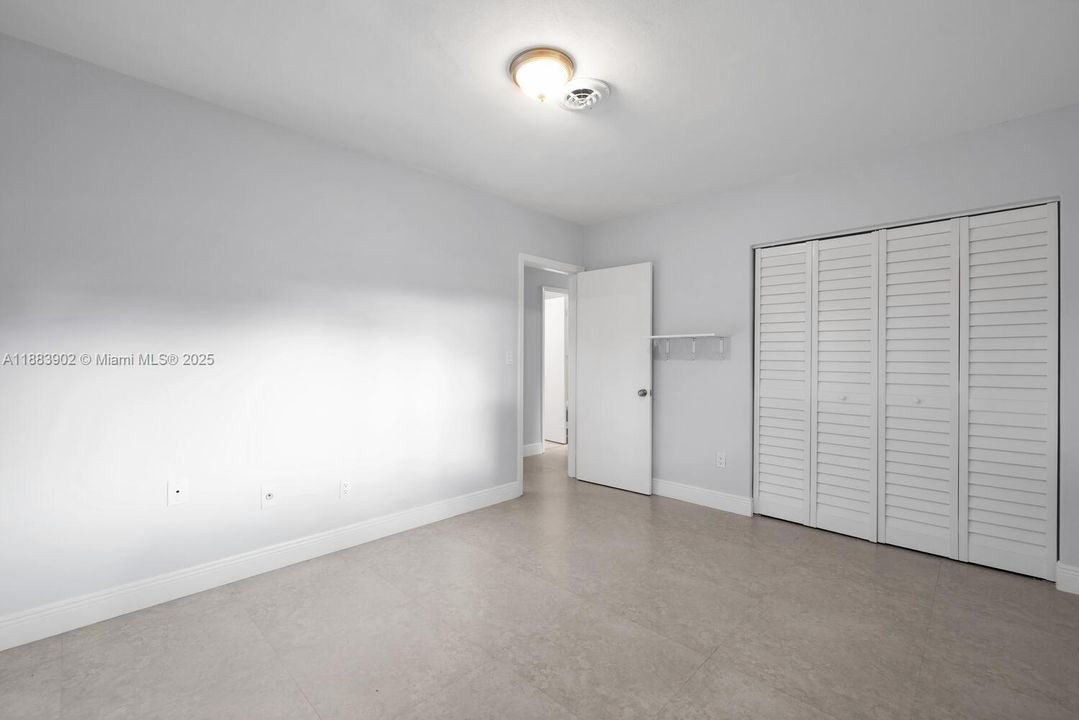 Под контрактом: $5,500 (4 спален, 2 ванн, 2456 Квадратных фут)