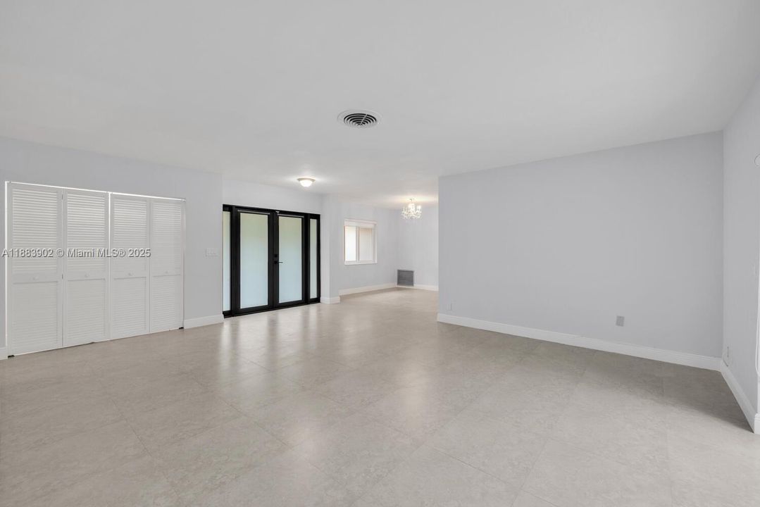 Под контрактом: $5,500 (4 спален, 2 ванн, 2456 Квадратных фут)