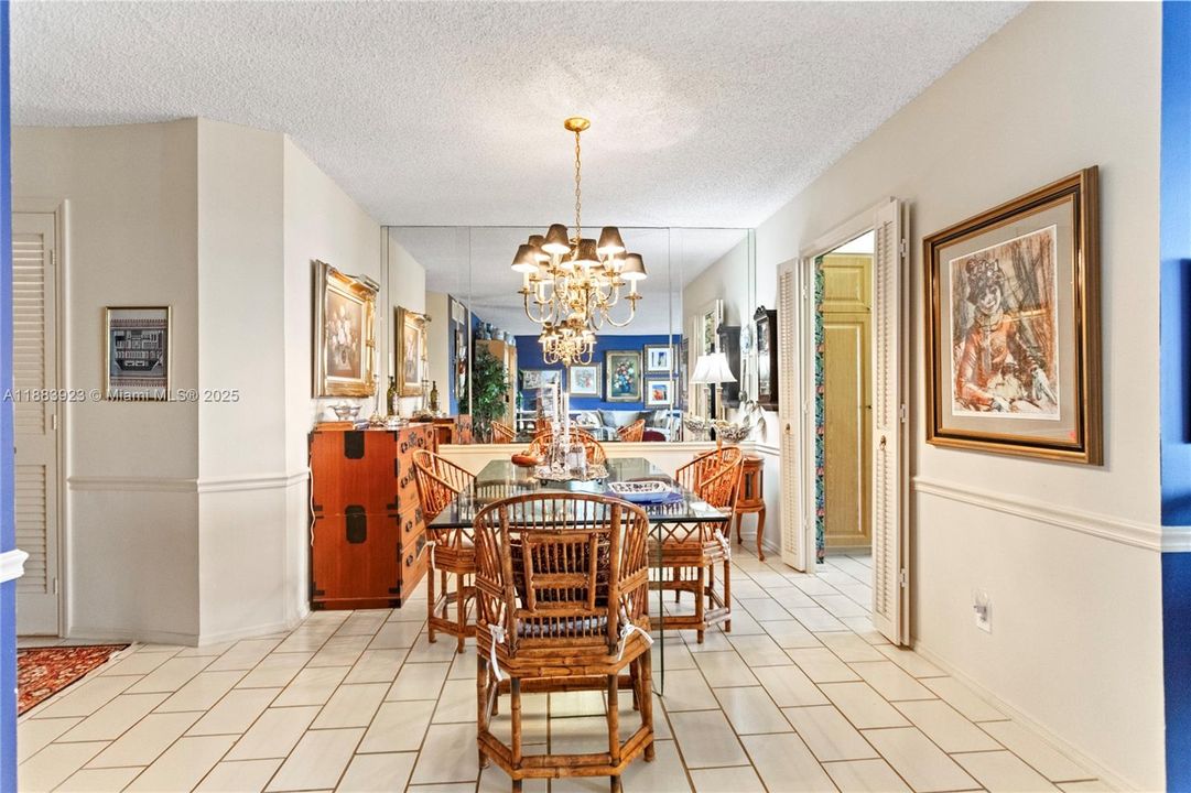 Vendido Recientemente: $425,000 (2 camas, 2 baños, 1295 Pies cuadrados)