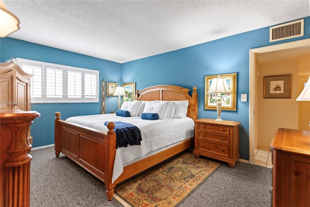 Vendido Recientemente: $425,000 (2 camas, 2 baños, 1295 Pies cuadrados)