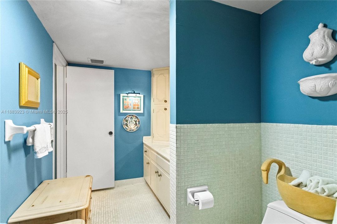 Vendido Recientemente: $425,000 (2 camas, 2 baños, 1295 Pies cuadrados)