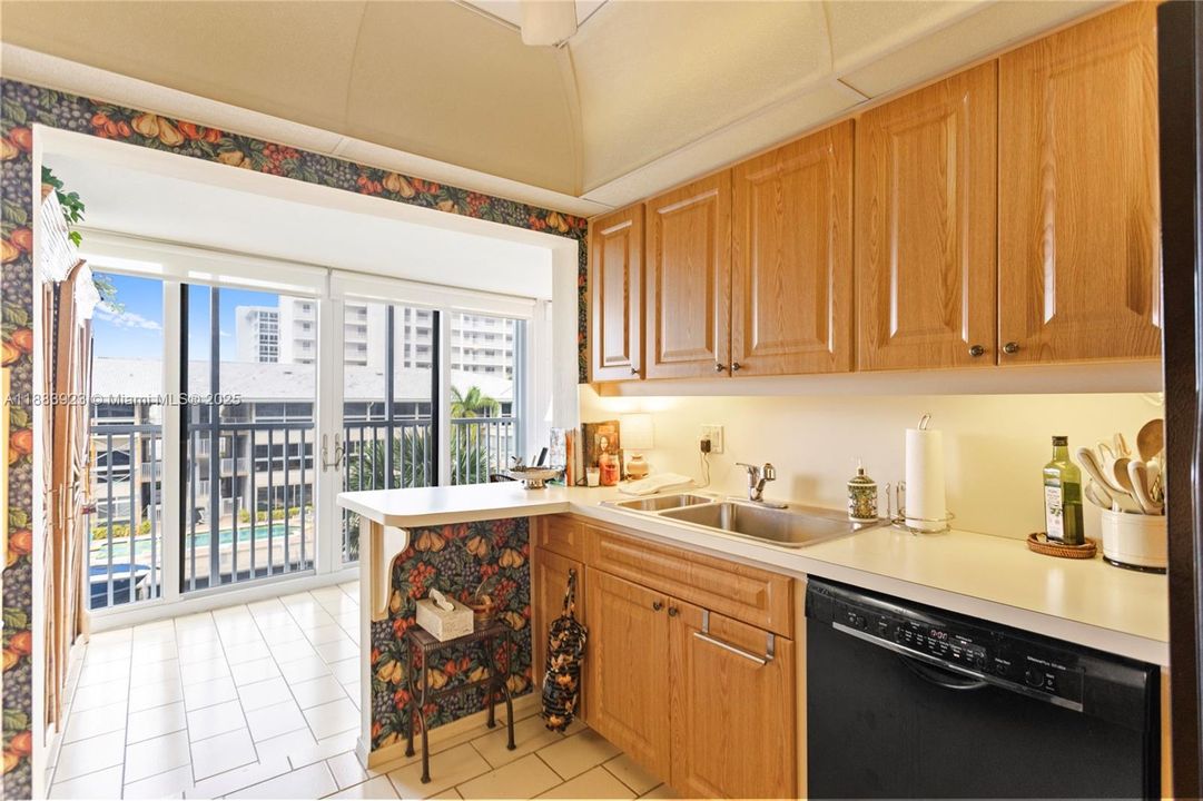 Vendido Recientemente: $425,000 (2 camas, 2 baños, 1295 Pies cuadrados)