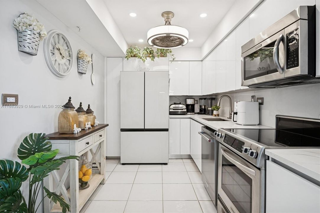 待售: $405,000 (2 贝兹, 2 浴室, 1140 平方英尺)