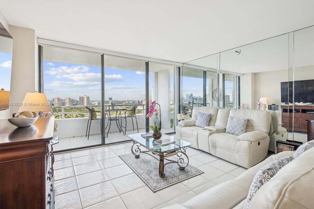 待售: $405,000 (2 贝兹, 2 浴室, 1140 平方英尺)