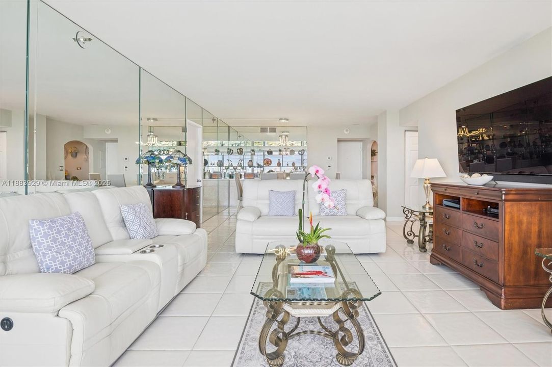 待售: $405,000 (2 贝兹, 2 浴室, 1140 平方英尺)