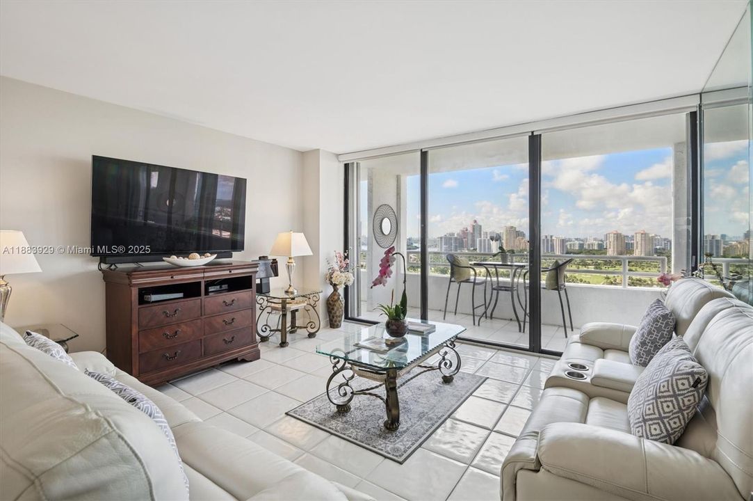 待售: $405,000 (2 贝兹, 2 浴室, 1140 平方英尺)