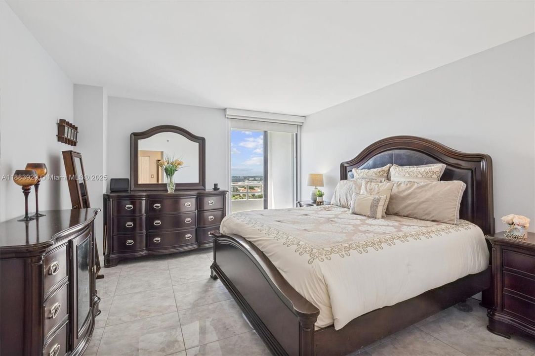 待售: $405,000 (2 贝兹, 2 浴室, 1140 平方英尺)