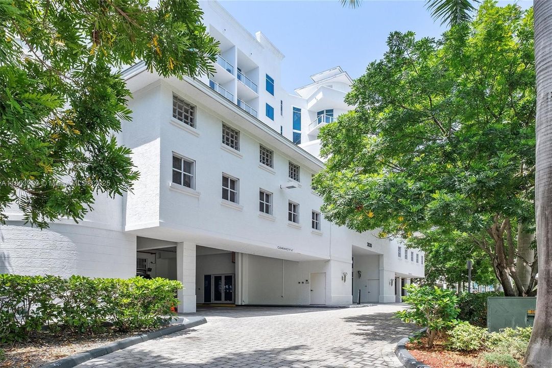 Recently Rented: $4,500 (3 beds, 2 baths, 1772 Square Feet)