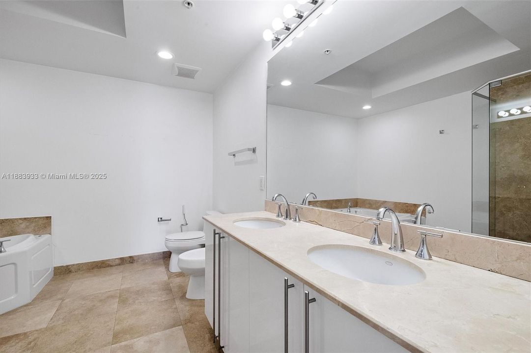 Recently Rented: $4,500 (3 beds, 2 baths, 1772 Square Feet)