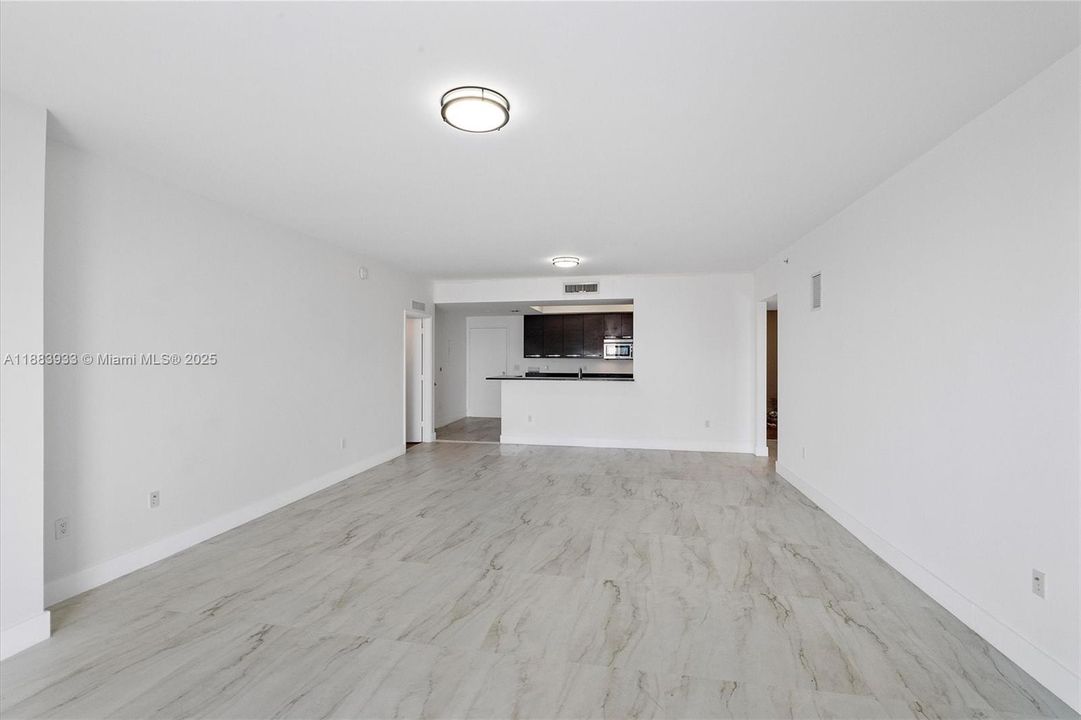 Recently Rented: $4,500 (3 beds, 2 baths, 1772 Square Feet)