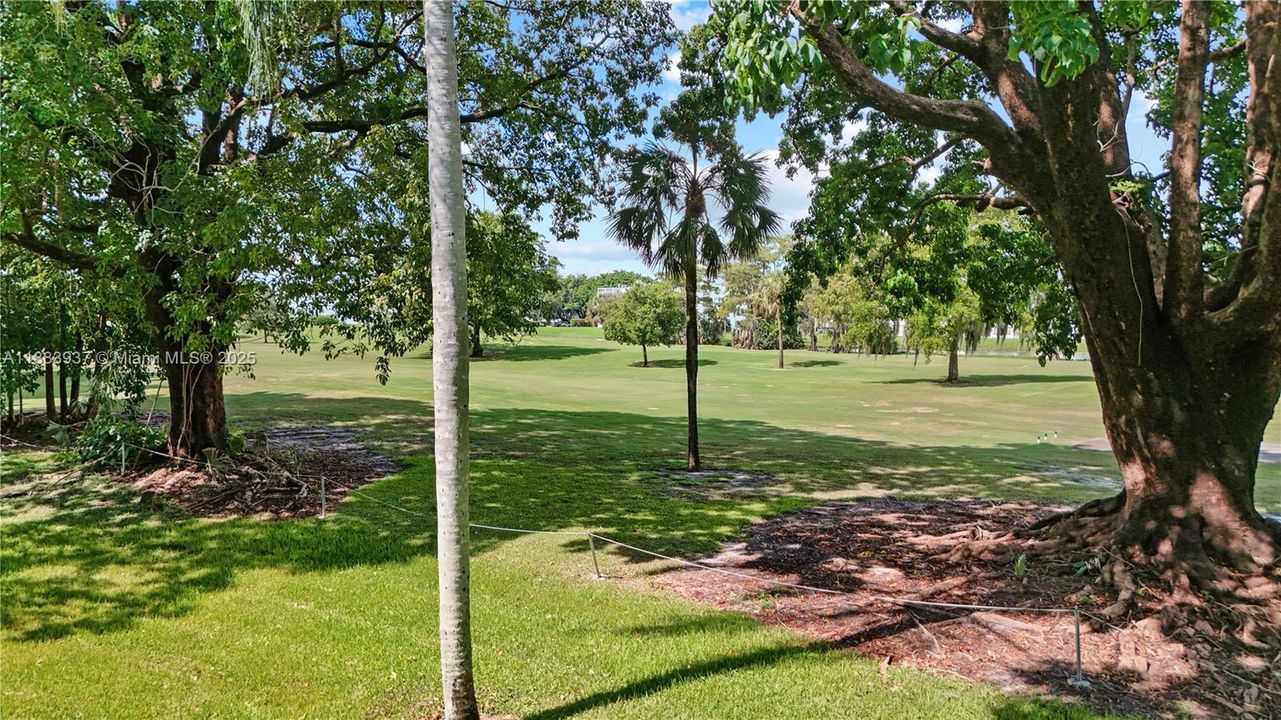 For Sale: $165,000 (2 beds, 2 baths, 1000 Square Feet)