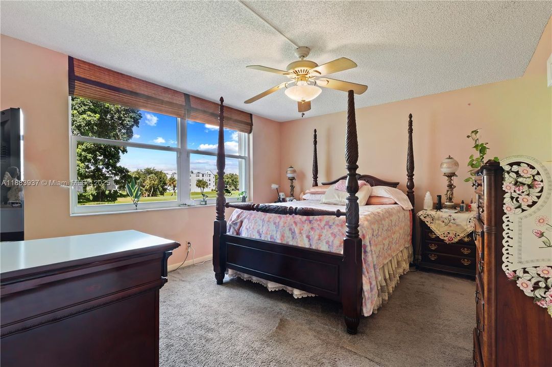 For Sale: $165,000 (2 beds, 2 baths, 1000 Square Feet)