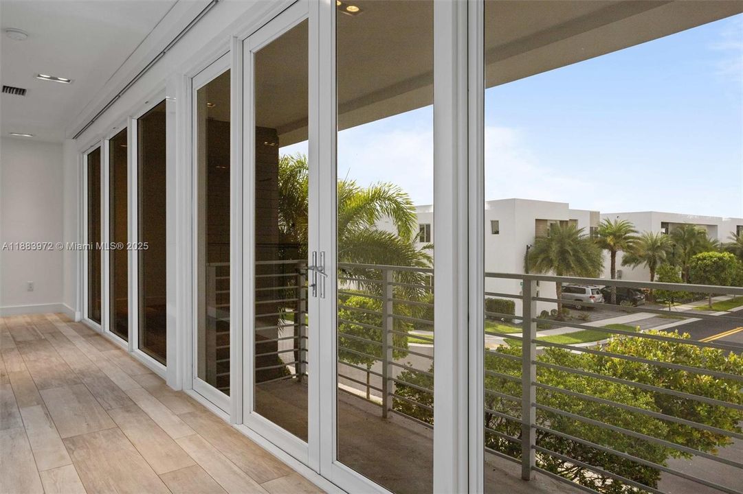 Recently Rented: $12,800 (5 beds, 5 baths, 4628 Square Feet)