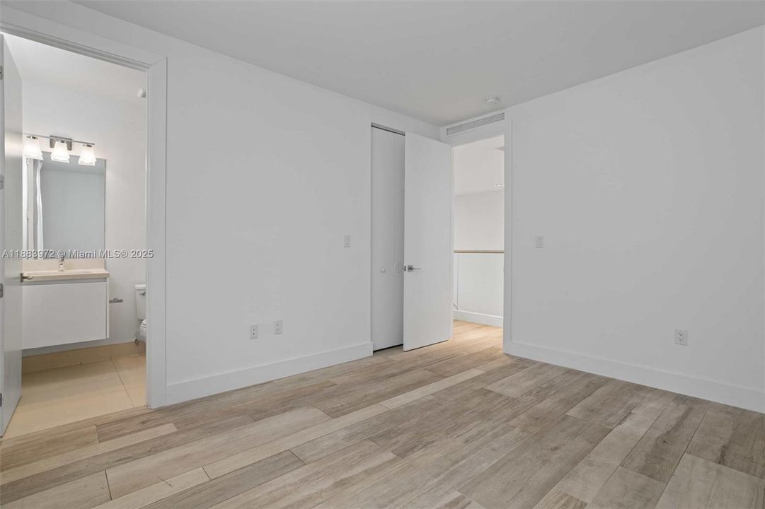 Recently Rented: $12,800 (5 beds, 5 baths, 4628 Square Feet)