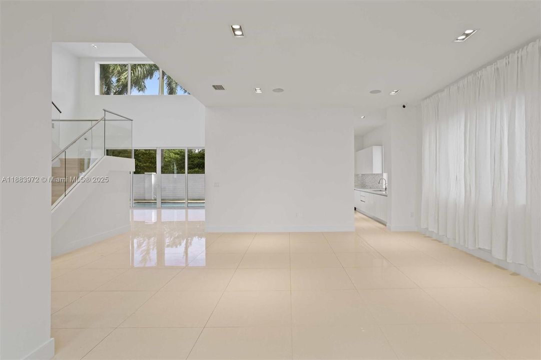 Recently Rented: $12,800 (5 beds, 5 baths, 4628 Square Feet)