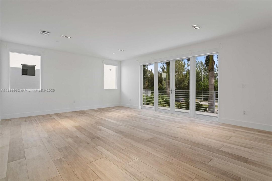 Recently Rented: $12,800 (5 beds, 5 baths, 4628 Square Feet)