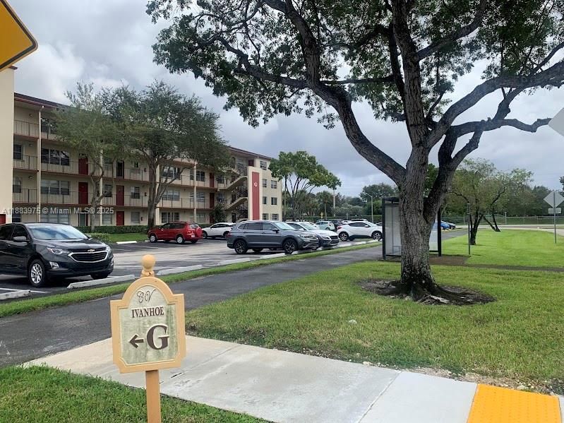 For Sale: $125,000 (2 beds, 1 baths, 819 Square Feet)