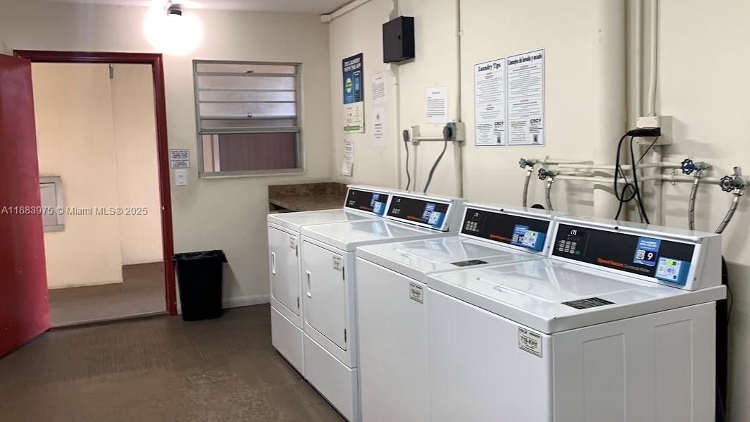 For Sale: $125,000 (2 beds, 1 baths, 819 Square Feet)