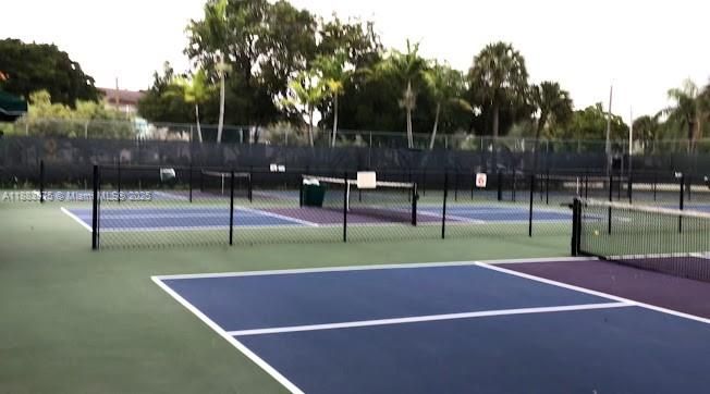 For Sale: $125,000 (2 beds, 1 baths, 819 Square Feet)