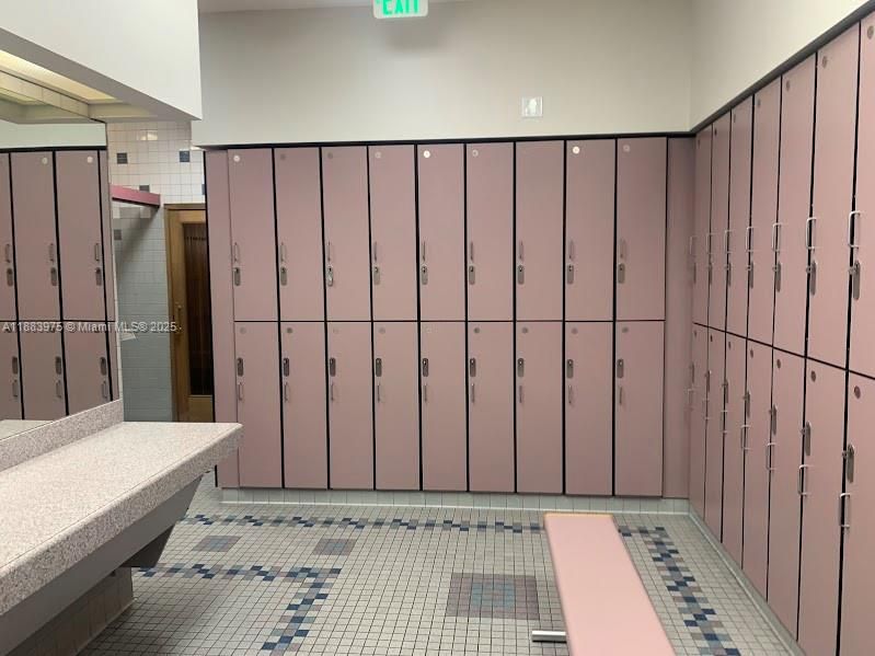 For Sale: $125,000 (2 beds, 1 baths, 819 Square Feet)