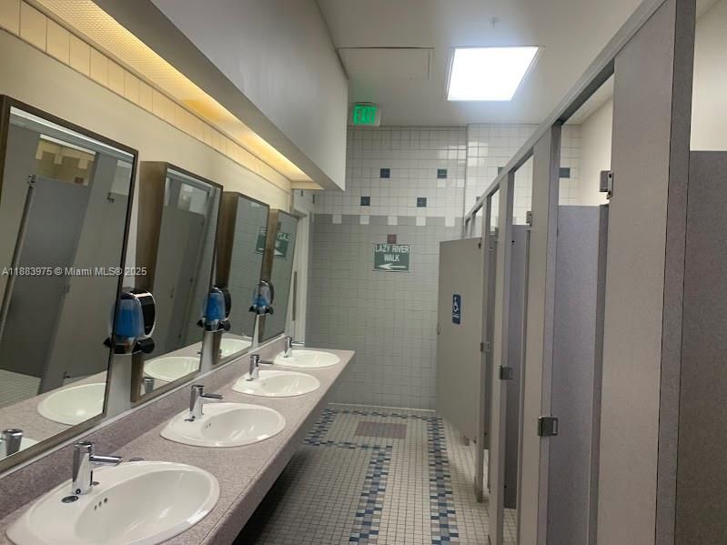 For Sale: $125,000 (2 beds, 1 baths, 819 Square Feet)