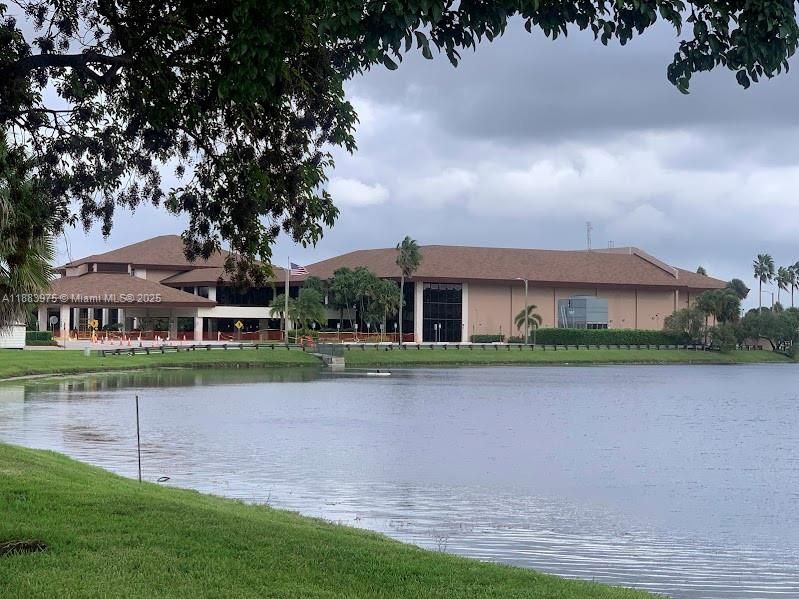 For Sale: $125,000 (2 beds, 1 baths, 819 Square Feet)