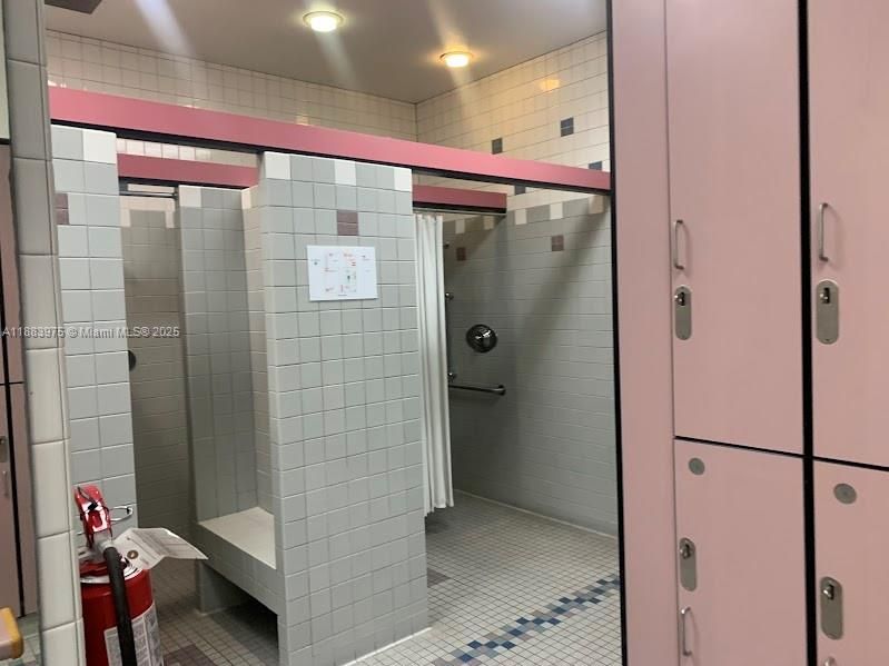 For Sale: $125,000 (2 beds, 1 baths, 819 Square Feet)