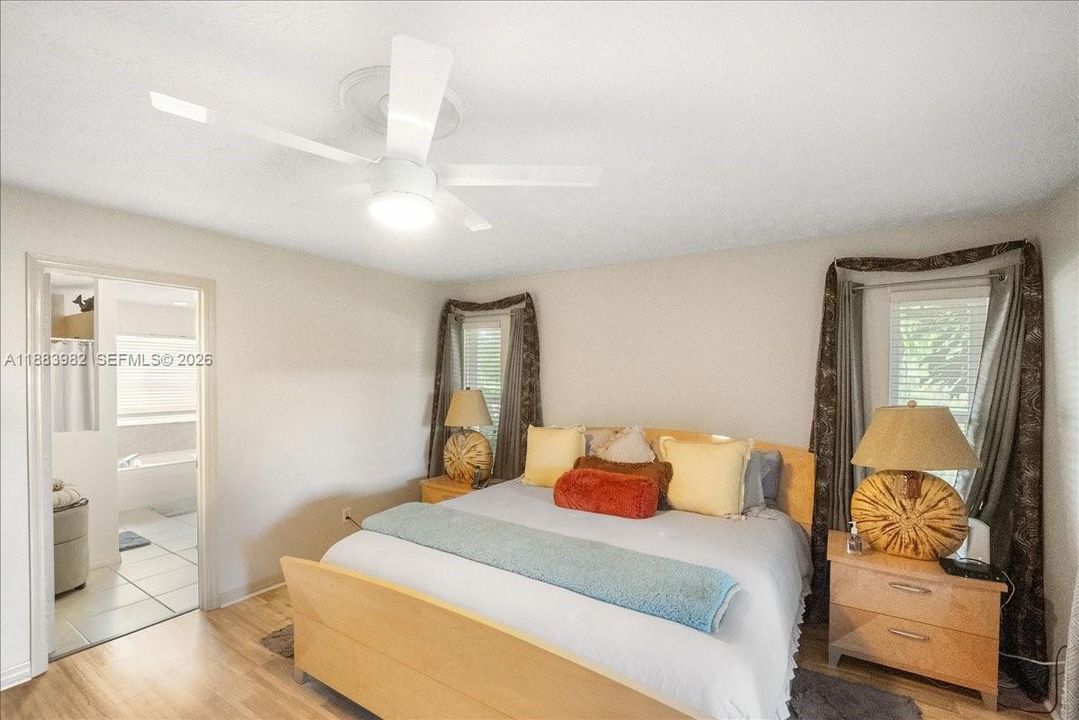 Под контрактом: $399,500 (3 спален, 2 ванн, 1962 Квадратных фут)