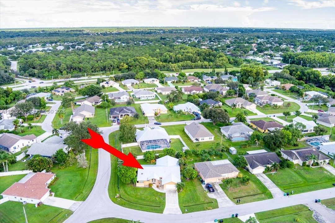 Под контрактом: $399,500 (3 спален, 2 ванн, 1962 Квадратных фут)