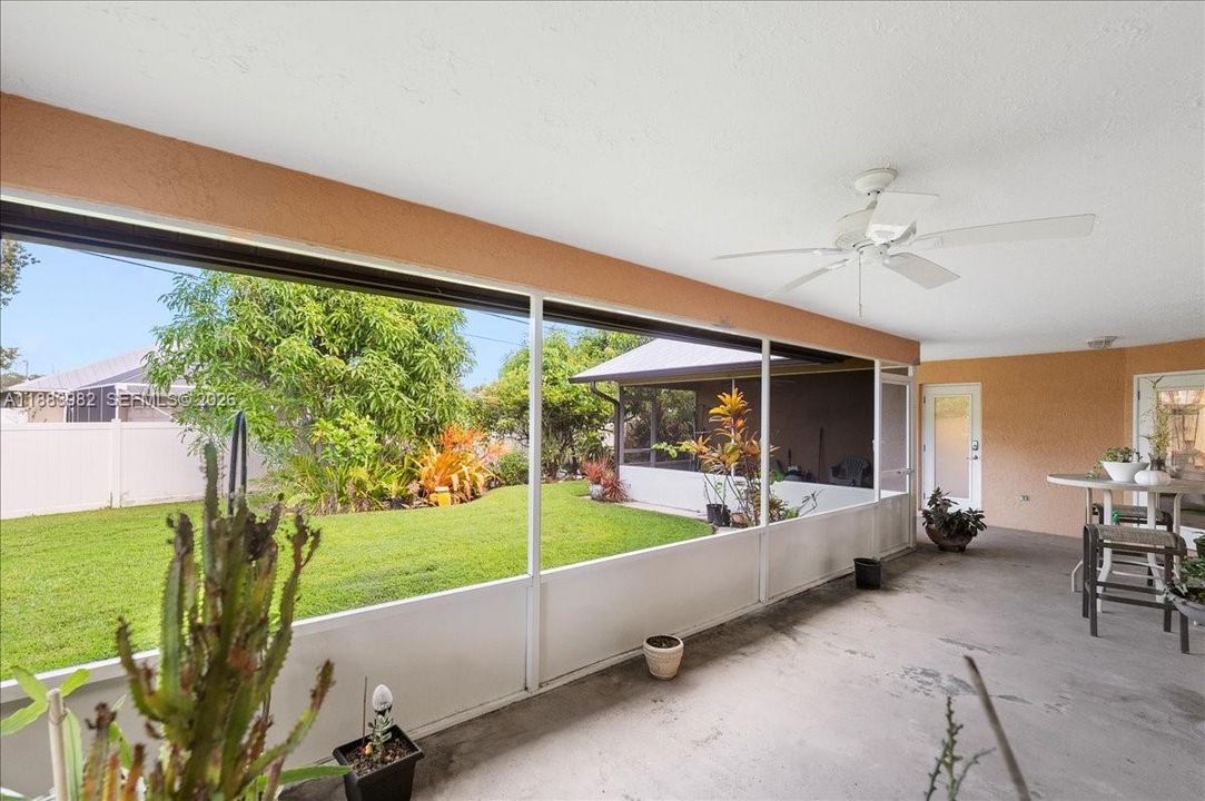 Под контрактом: $399,500 (3 спален, 2 ванн, 1962 Квадратных фут)