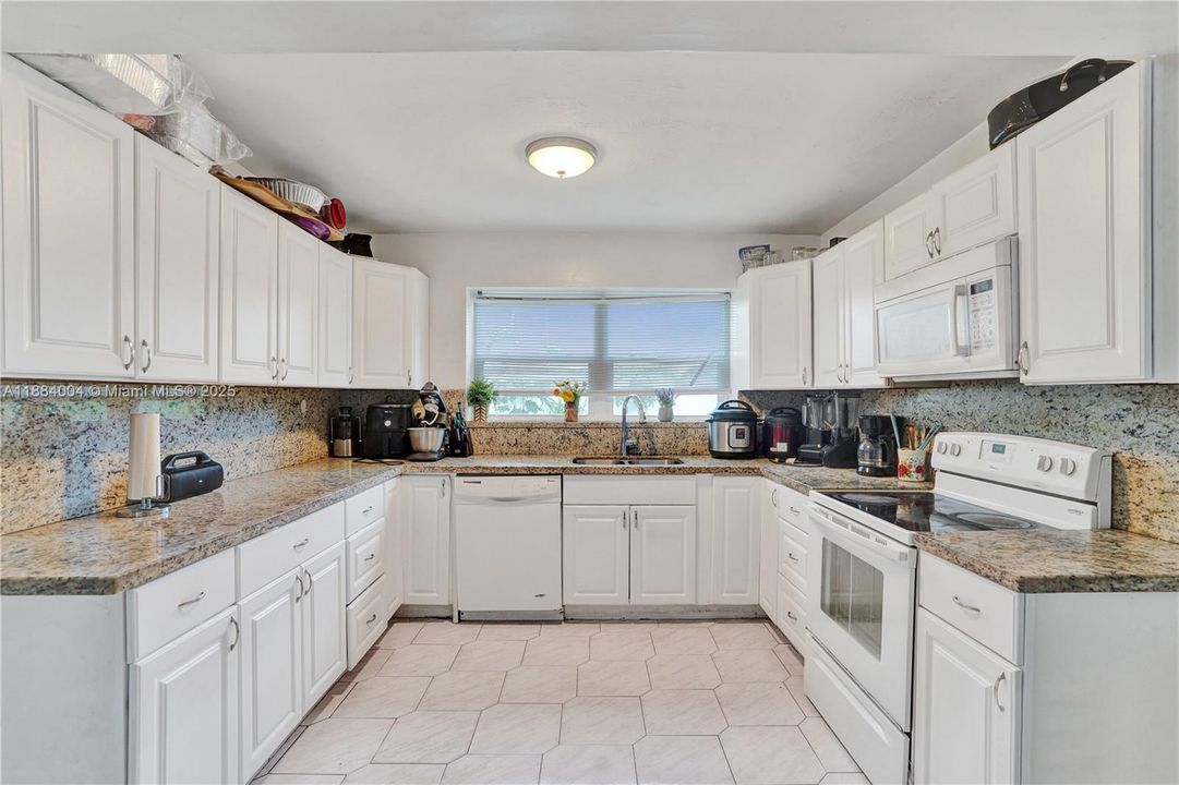 For Sale: $570,000 (4 beds, 3 baths, 1596 Square Feet)