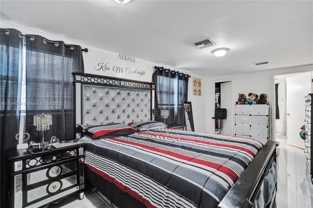 For Sale: $570,000 (4 beds, 3 baths, 1596 Square Feet)