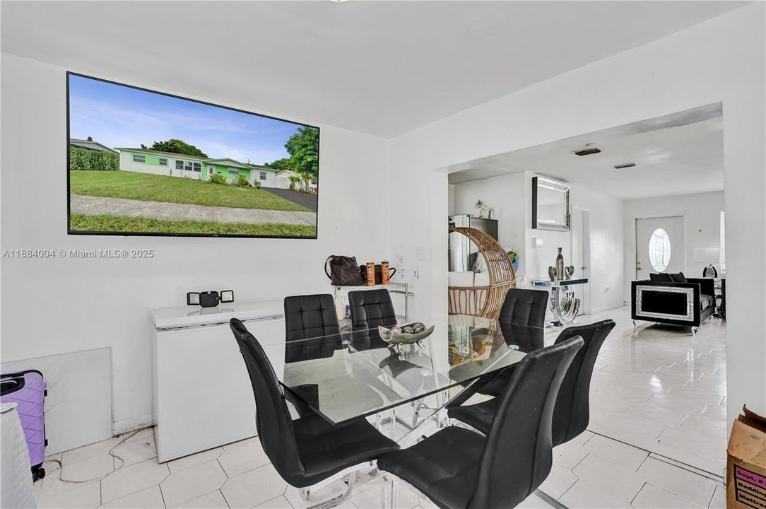 For Sale: $570,000 (4 beds, 3 baths, 1596 Square Feet)