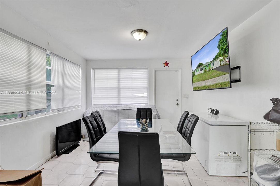 For Sale: $570,000 (4 beds, 3 baths, 1596 Square Feet)