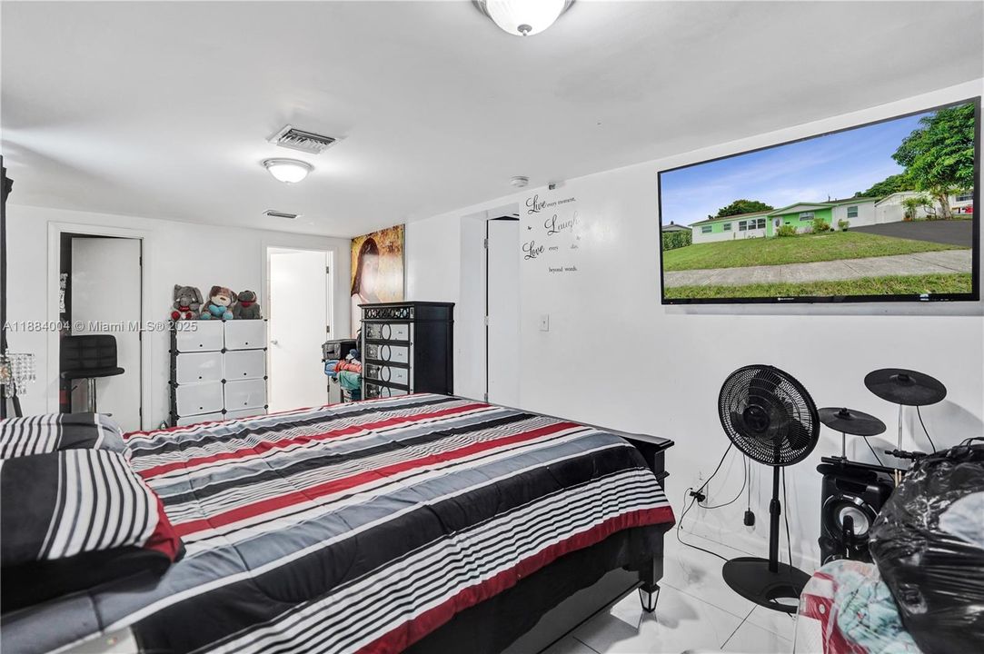 For Sale: $570,000 (4 beds, 3 baths, 1596 Square Feet)