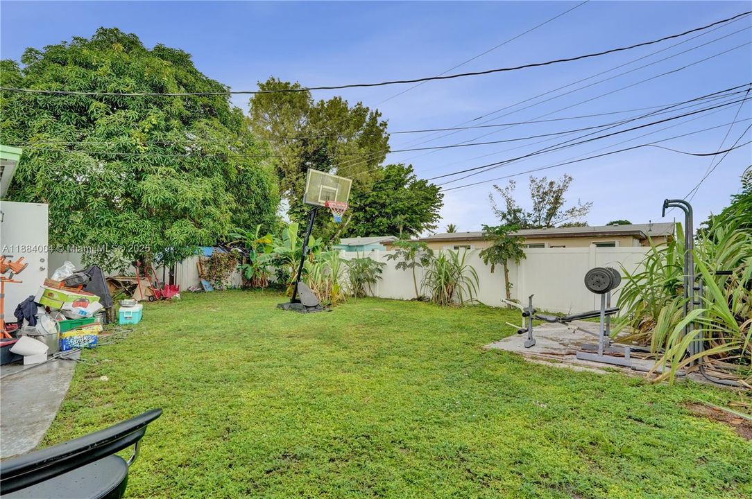 For Sale: $570,000 (4 beds, 3 baths, 1596 Square Feet)