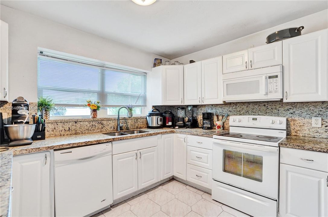 For Sale: $570,000 (4 beds, 3 baths, 1596 Square Feet)