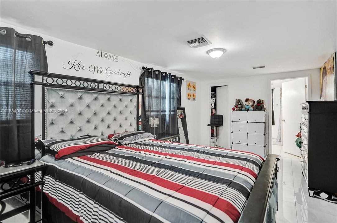 For Sale: $570,000 (4 beds, 3 baths, 1596 Square Feet)