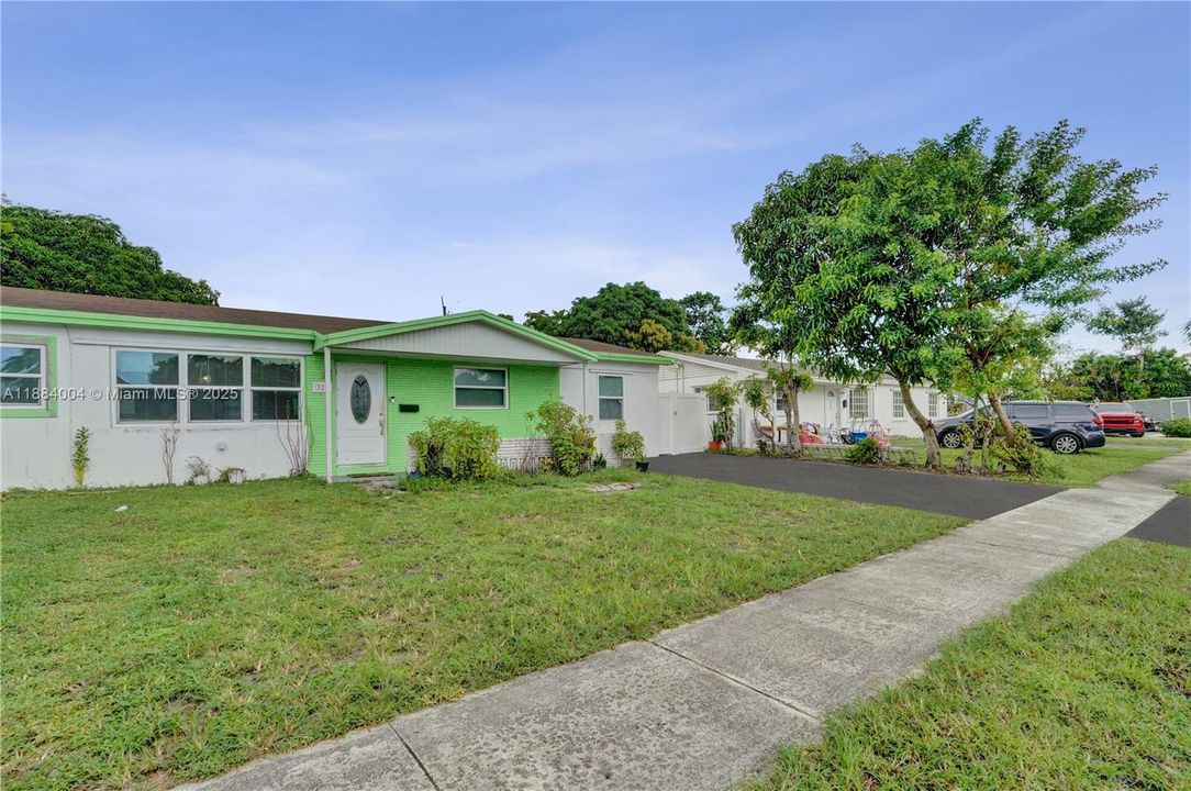 For Sale: $570,000 (4 beds, 3 baths, 1596 Square Feet)