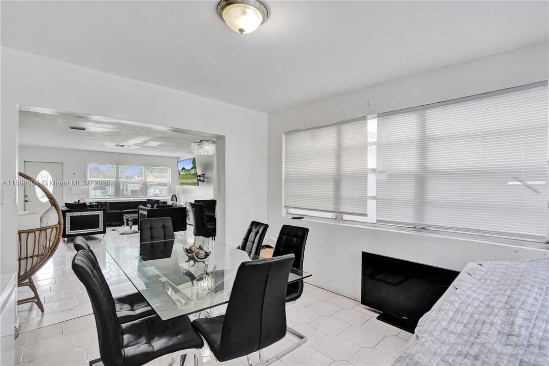 For Sale: $570,000 (4 beds, 3 baths, 1596 Square Feet)