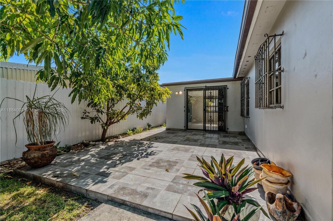 Activo con contrato: $3,500 (3 camas, 2 baños, 1859 Pies cuadrados)