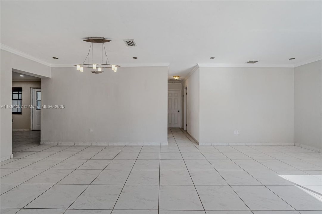 Activo con contrato: $3,500 (3 camas, 2 baños, 1859 Pies cuadrados)