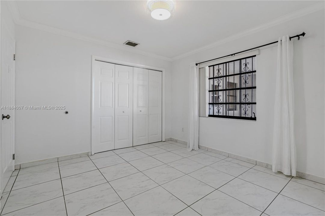 Activo con contrato: $3,500 (3 camas, 2 baños, 1859 Pies cuadrados)