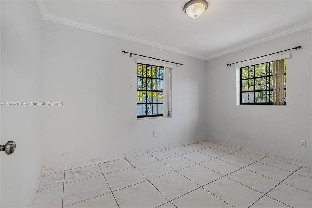 Activo con contrato: $3,500 (3 camas, 2 baños, 1859 Pies cuadrados)