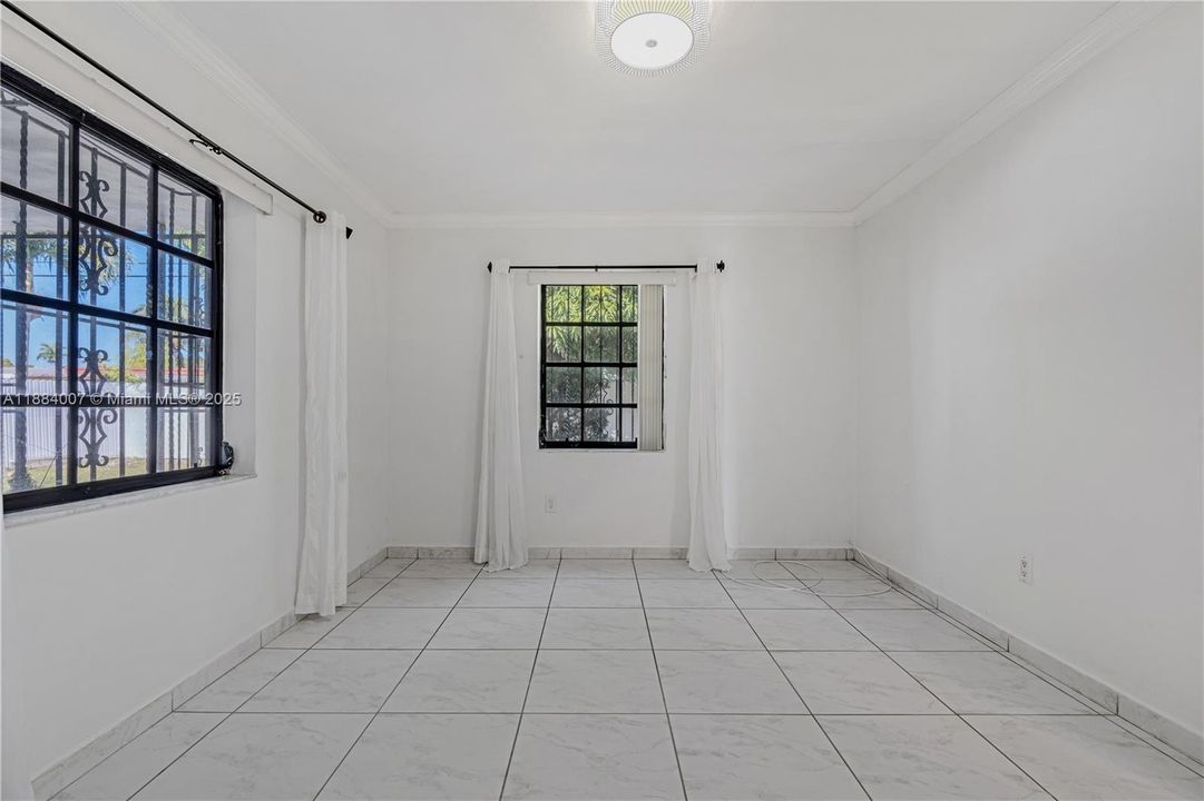 Activo con contrato: $3,500 (3 camas, 2 baños, 1859 Pies cuadrados)