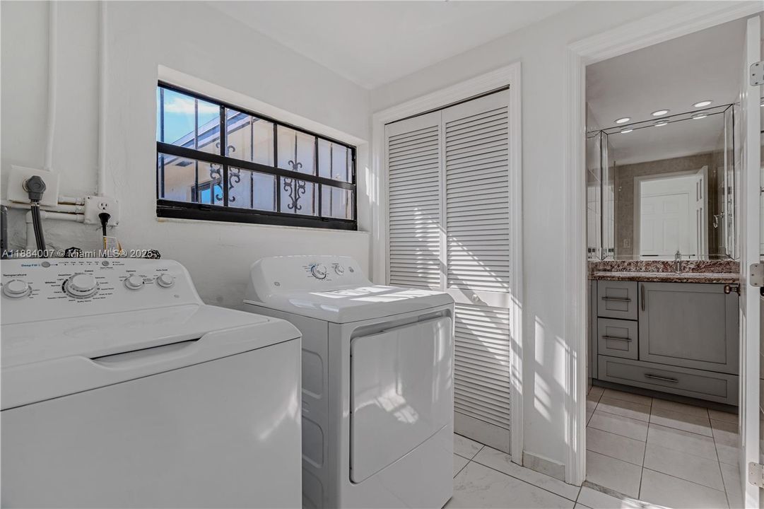 Activo con contrato: $3,500 (3 camas, 2 baños, 1859 Pies cuadrados)