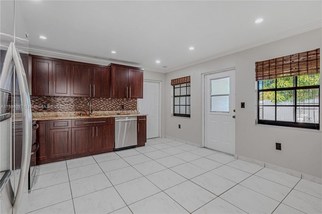 Activo con contrato: $3,500 (3 camas, 2 baños, 1859 Pies cuadrados)