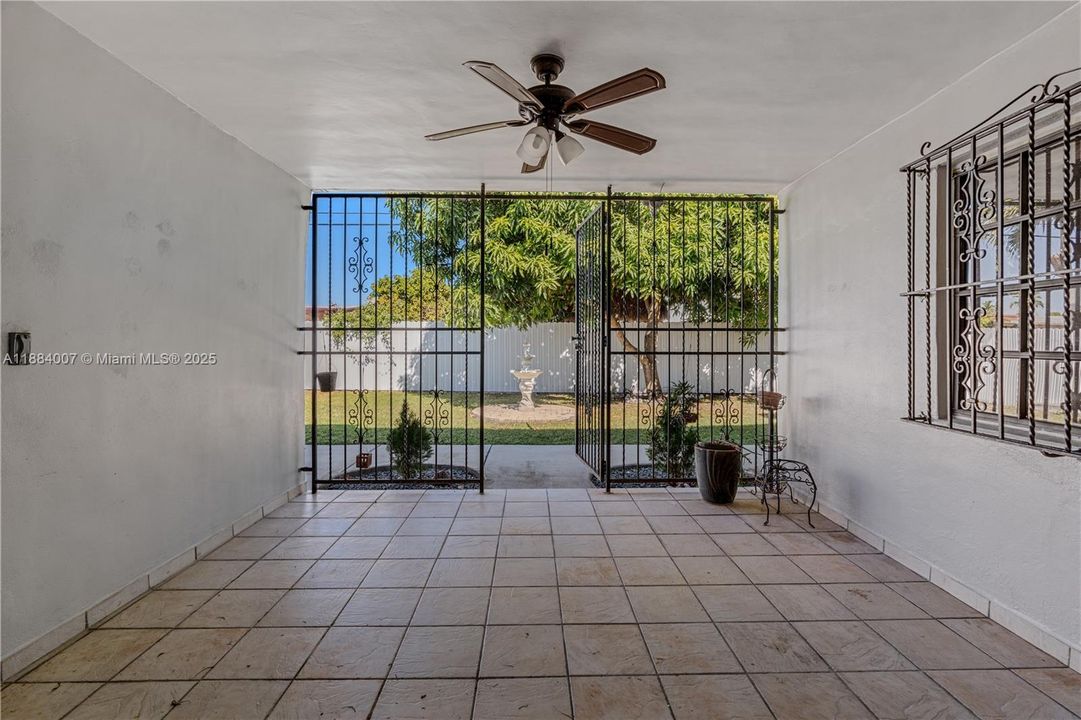 Activo con contrato: $3,500 (3 camas, 2 baños, 1859 Pies cuadrados)