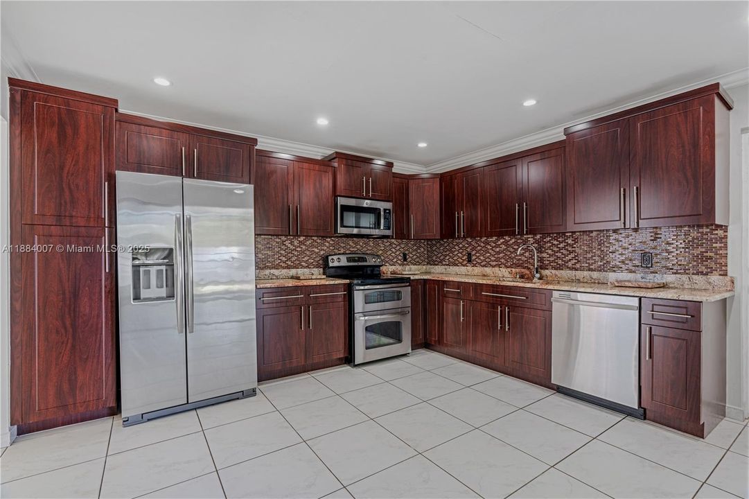 Activo con contrato: $3,500 (3 camas, 2 baños, 1859 Pies cuadrados)