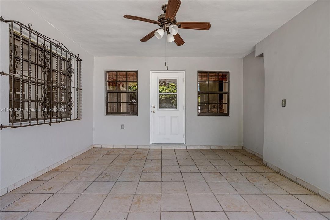 Activo con contrato: $3,500 (3 camas, 2 baños, 1859 Pies cuadrados)